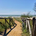 Beachfront Escape One Bedroom Flat With Ac Lägenhet *