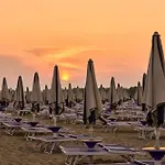 Beachfront Escape One Bedroom Flat With Ac Lägenhet Bibione