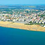 Lägenhet Beachfront Escape One Bedroom Flat With Ac Bibione