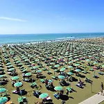 Beachfront Escape One Bedroom Flat With Ac Lägenhet Bibione