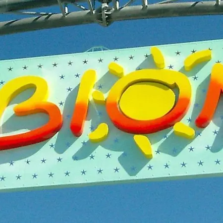 Beachfront Escape One Bedroom Flat With Ac ביביונה