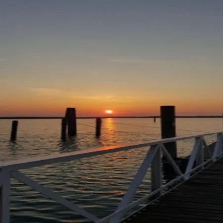 Beachfront Escape One Bedroom Flat With Ac 비비오네