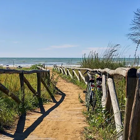 Beachfront Escape One Bedroom Flat With Ac Apartmán *
