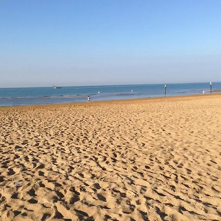 Beachfront Escape One Bedroom Flat With Ac *