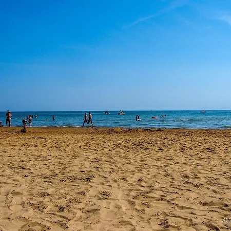 Beachfront Escape One Bedroom Flat With Ac