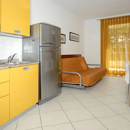 Апартаменти Beachfront Escape One Bedroom Flat With Ac