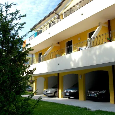 Beachfront Escape One Bedroom Flat With Ac Lägenhet Bibione