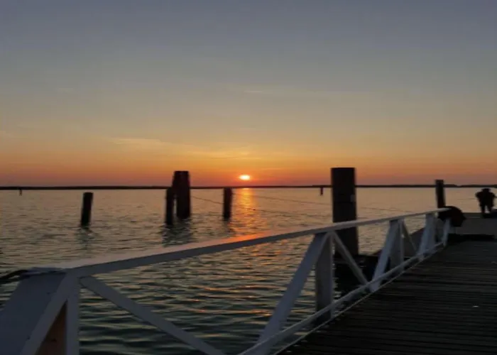 Beachfront Escape One Bedroom Flat With Ac Бібіоне